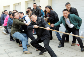 德州機床公司瑞聯博舉行員工拔河比賽